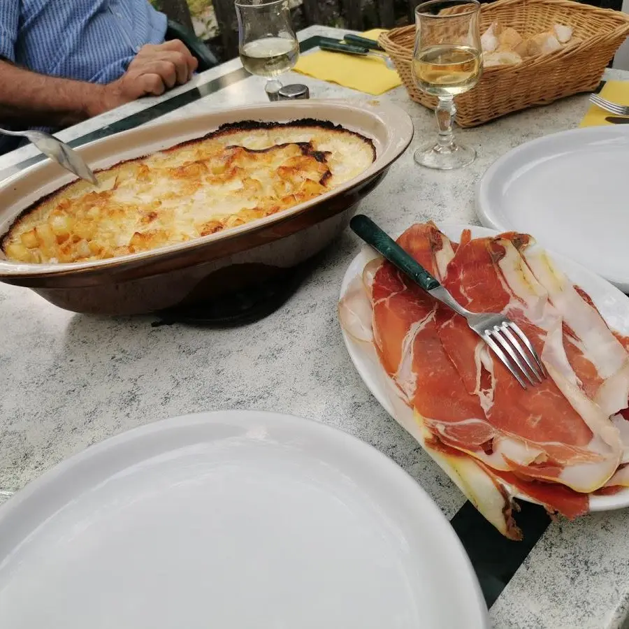 gratin et charcuterie en terrasse