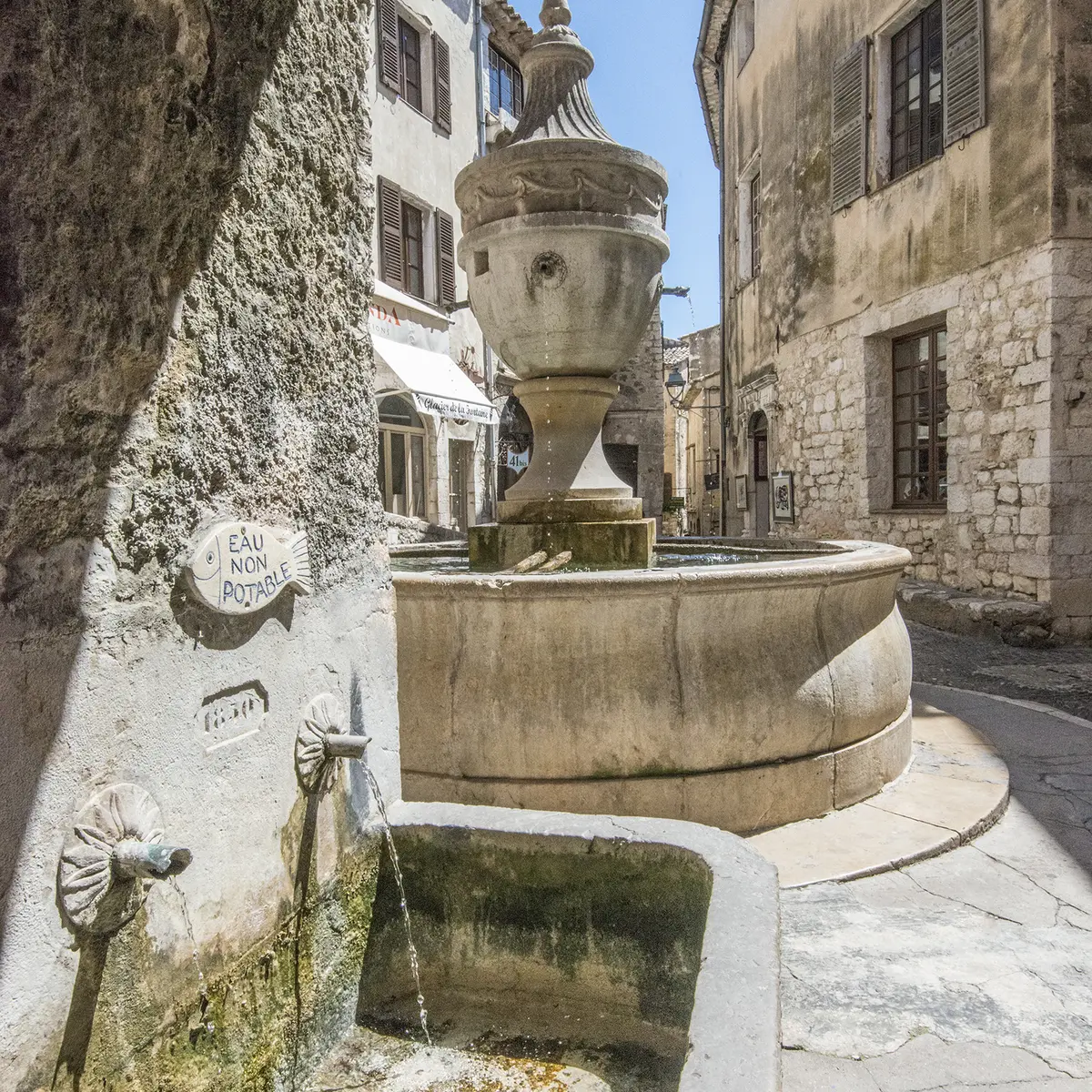 La Grande Fontaine au coeur de la rue Grande