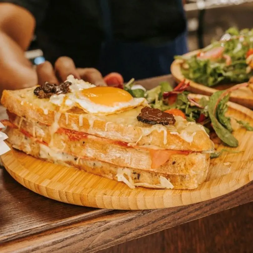 Un croque-monsieur à la Brasserie Longchamp