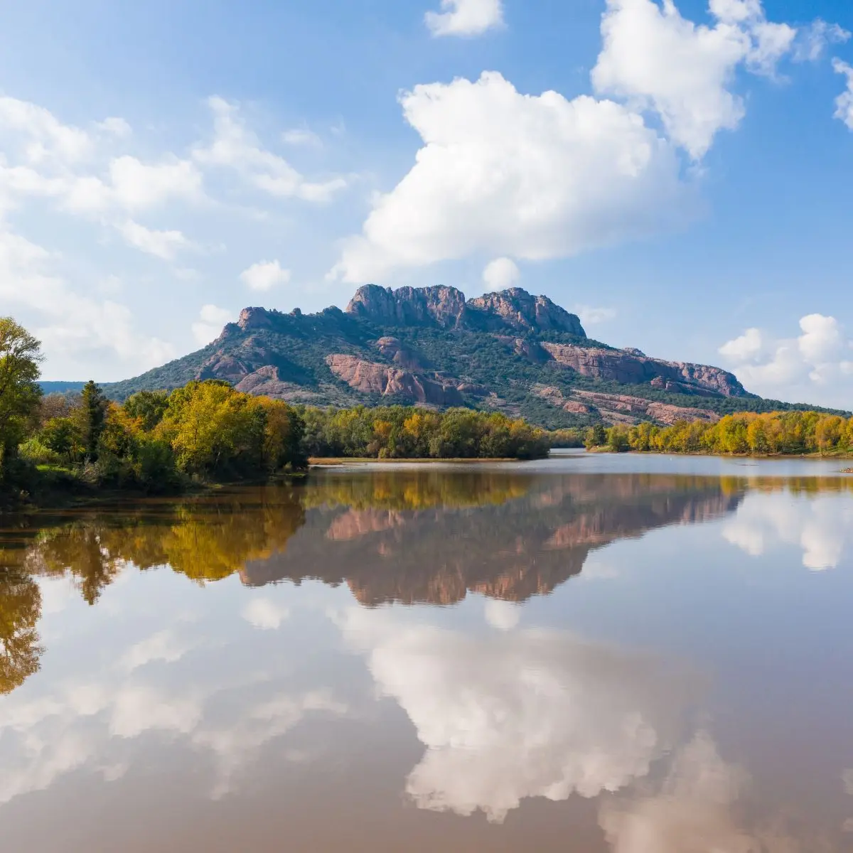 Le rocher du lac et ses légendes_Roquebrune-sur-Argens