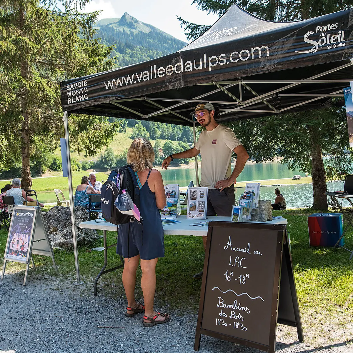 Point accueil au lac durant l'été