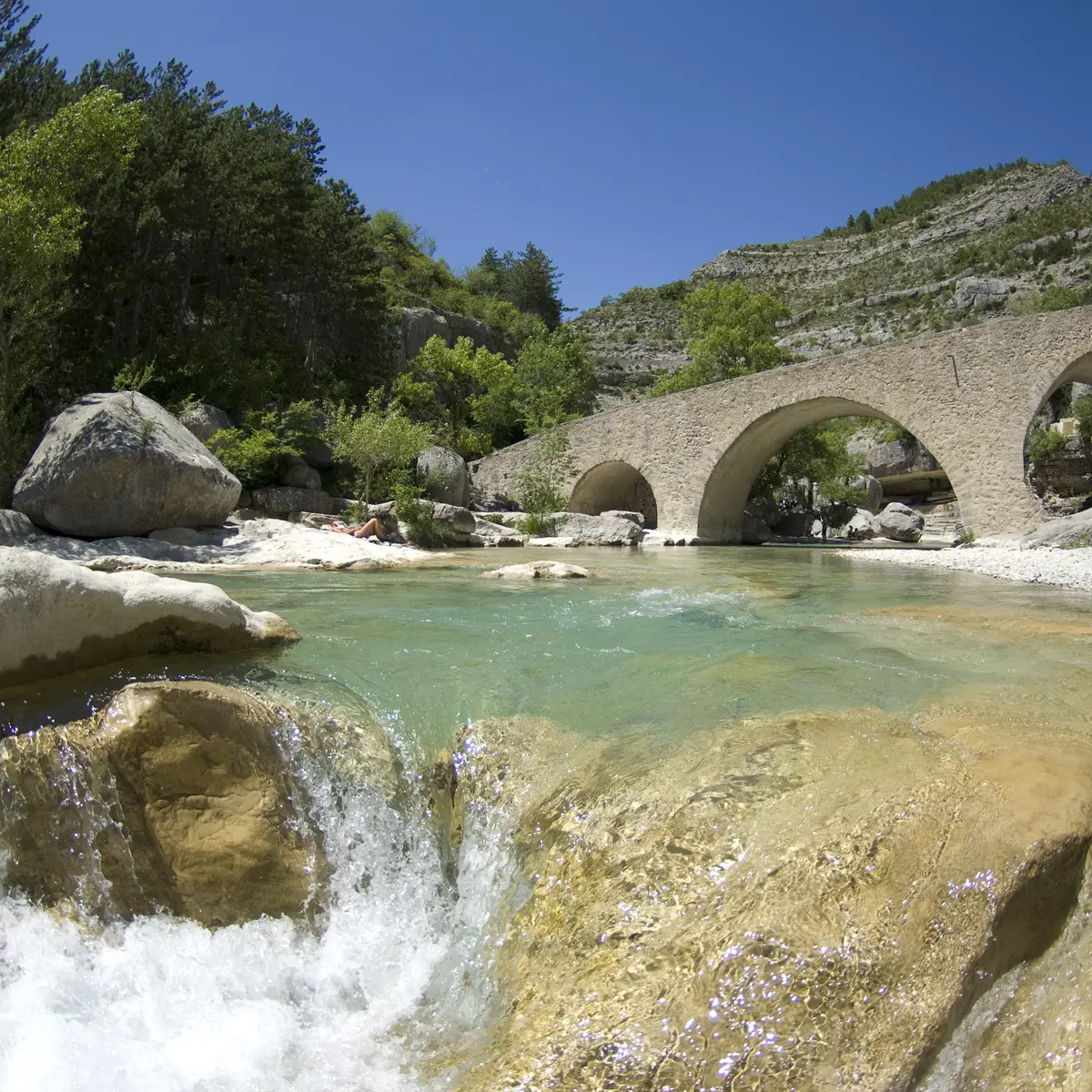 Pont médiéval de Châteauneuf-de-Chabre