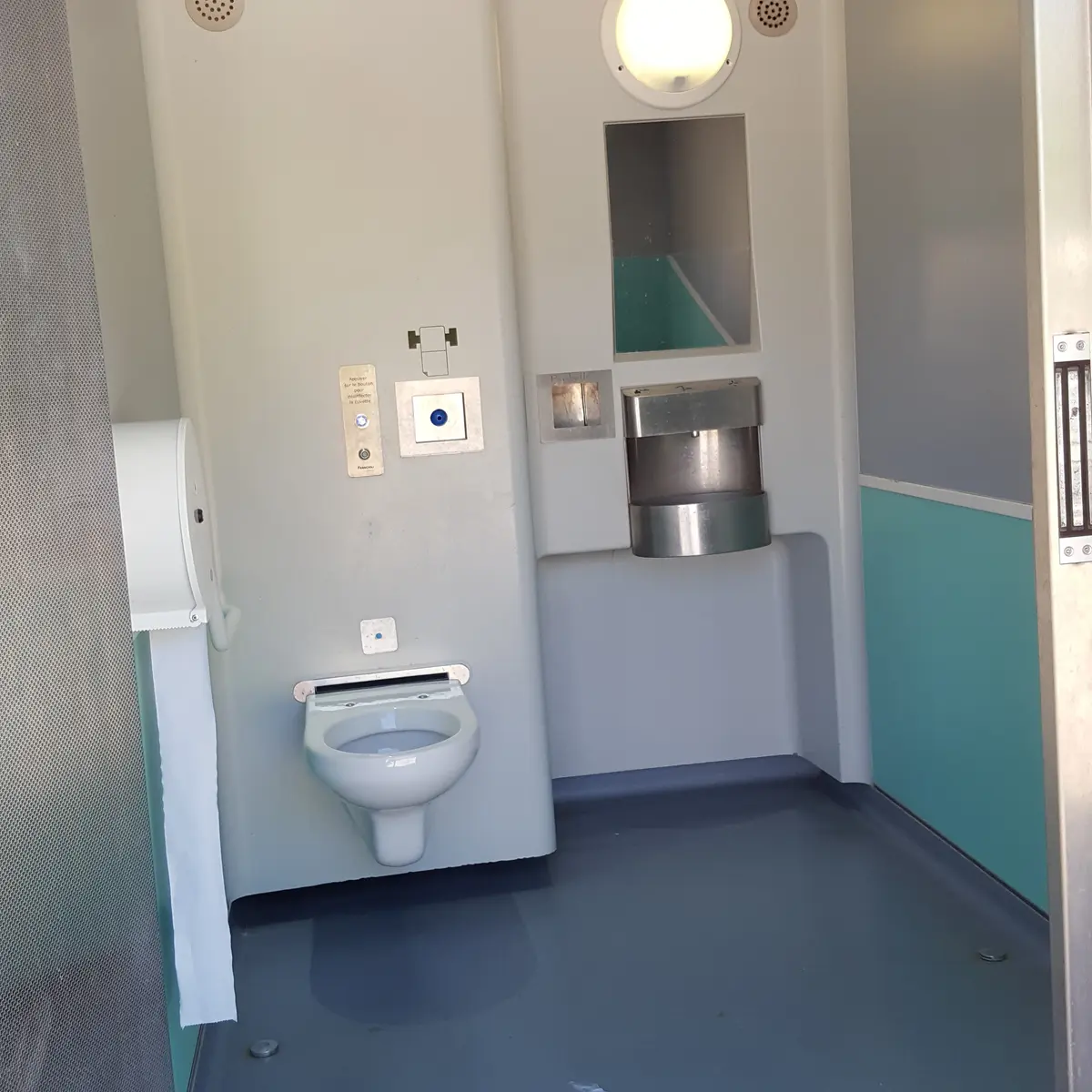 Toilettes publiques Ferme de la nature
