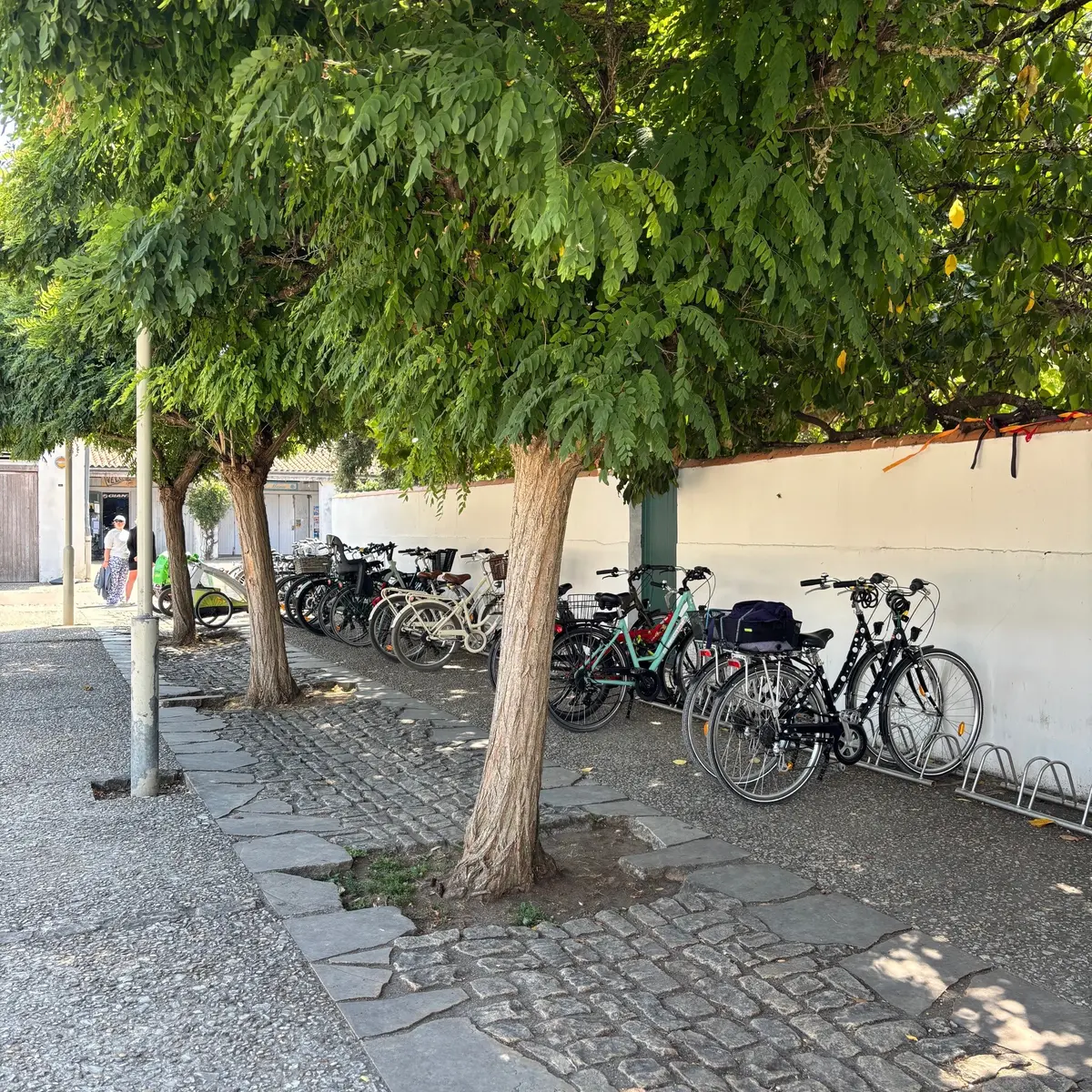 Parking vélo - Place du marché_Loix