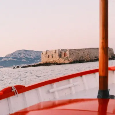 Half-day cruise onboard a traditional barquette