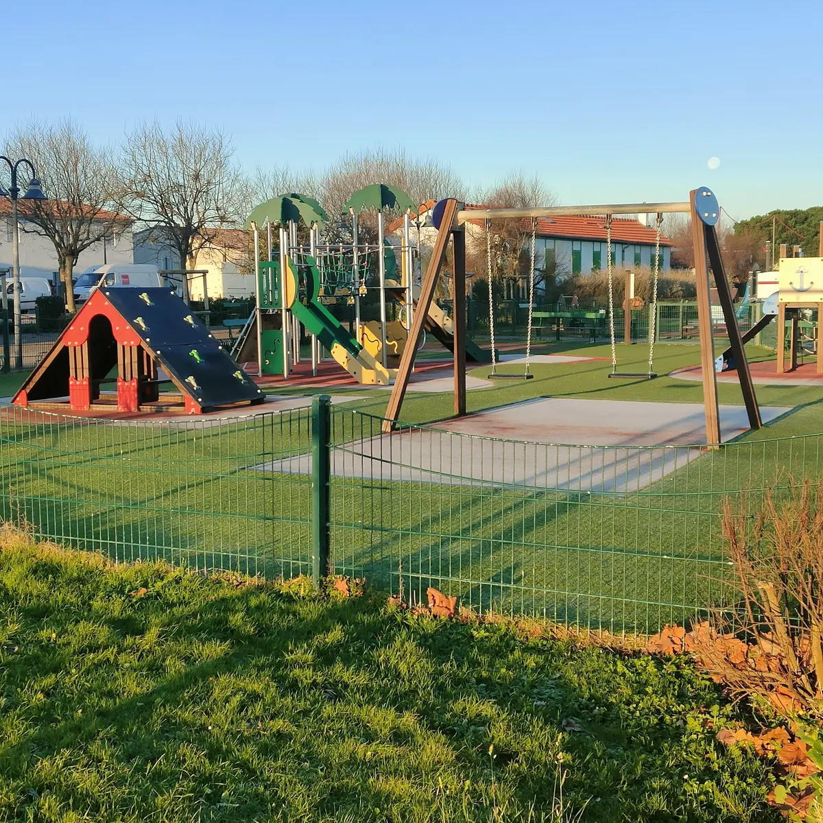 Aire de jeux 6 - 14 ans - Front de mer