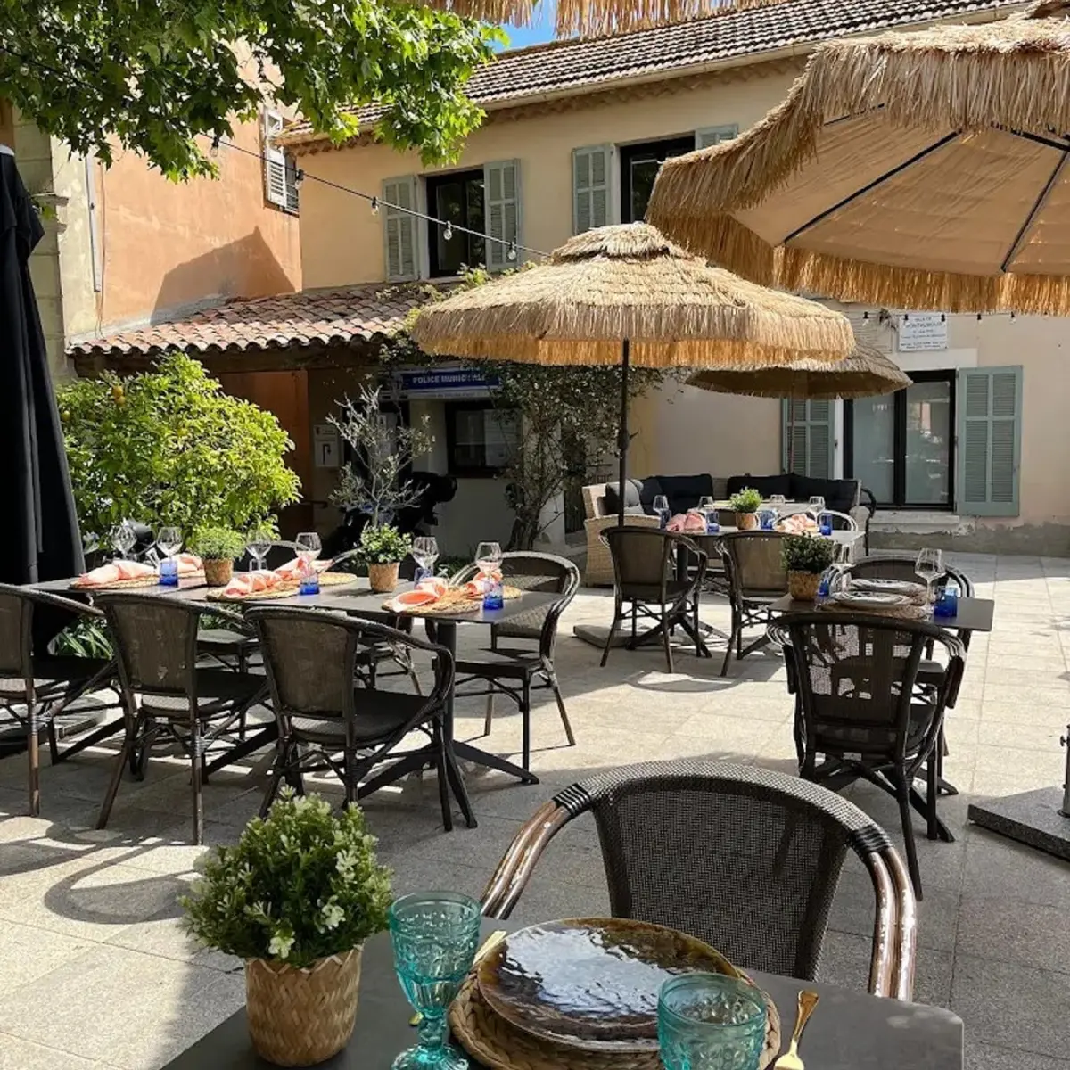 les tables dressées