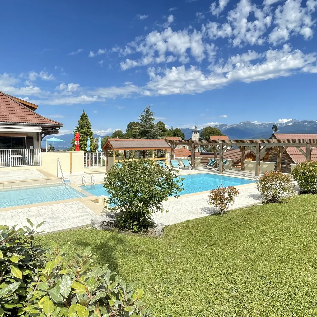 piscine de l'auberge en été