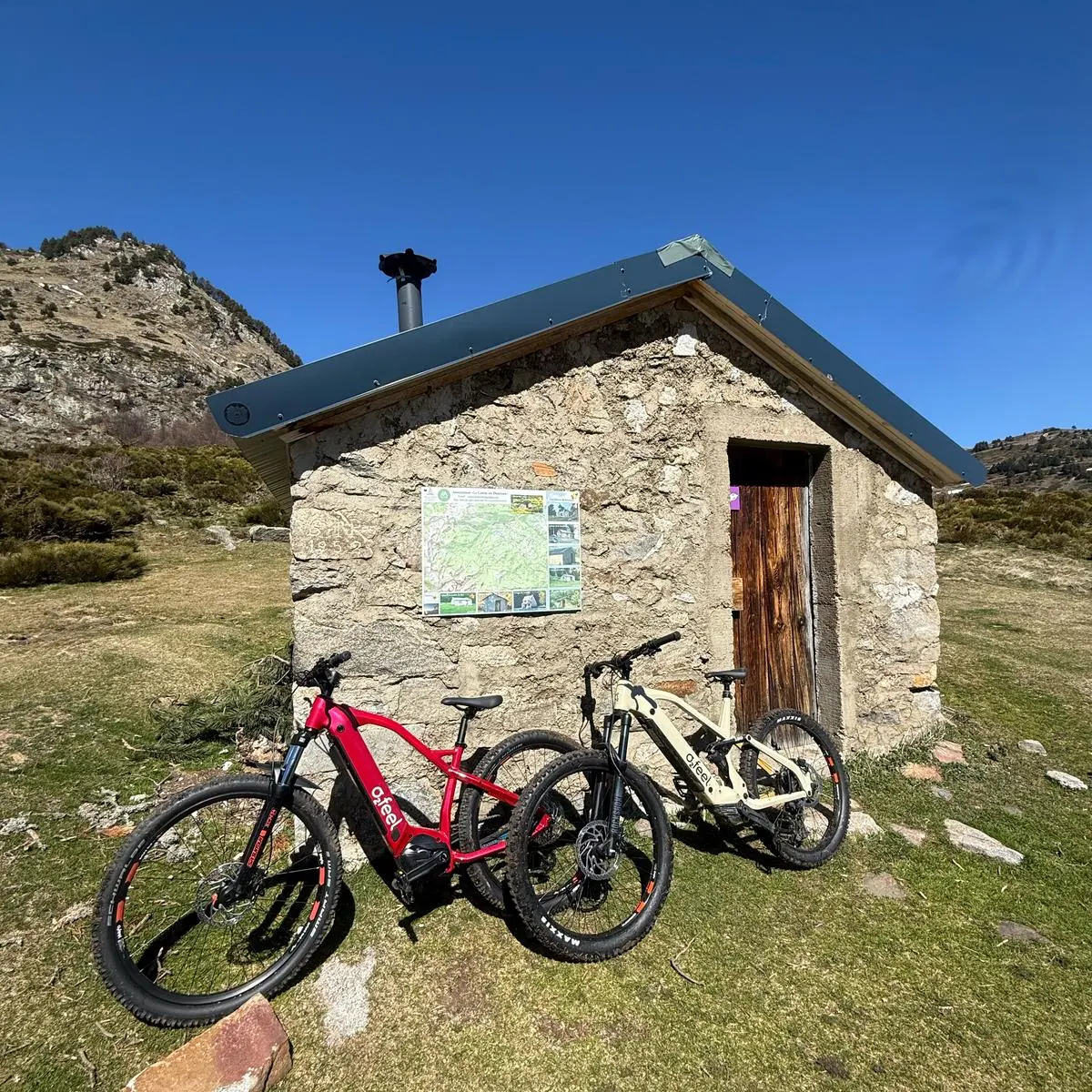 devant la cabane de l'orri