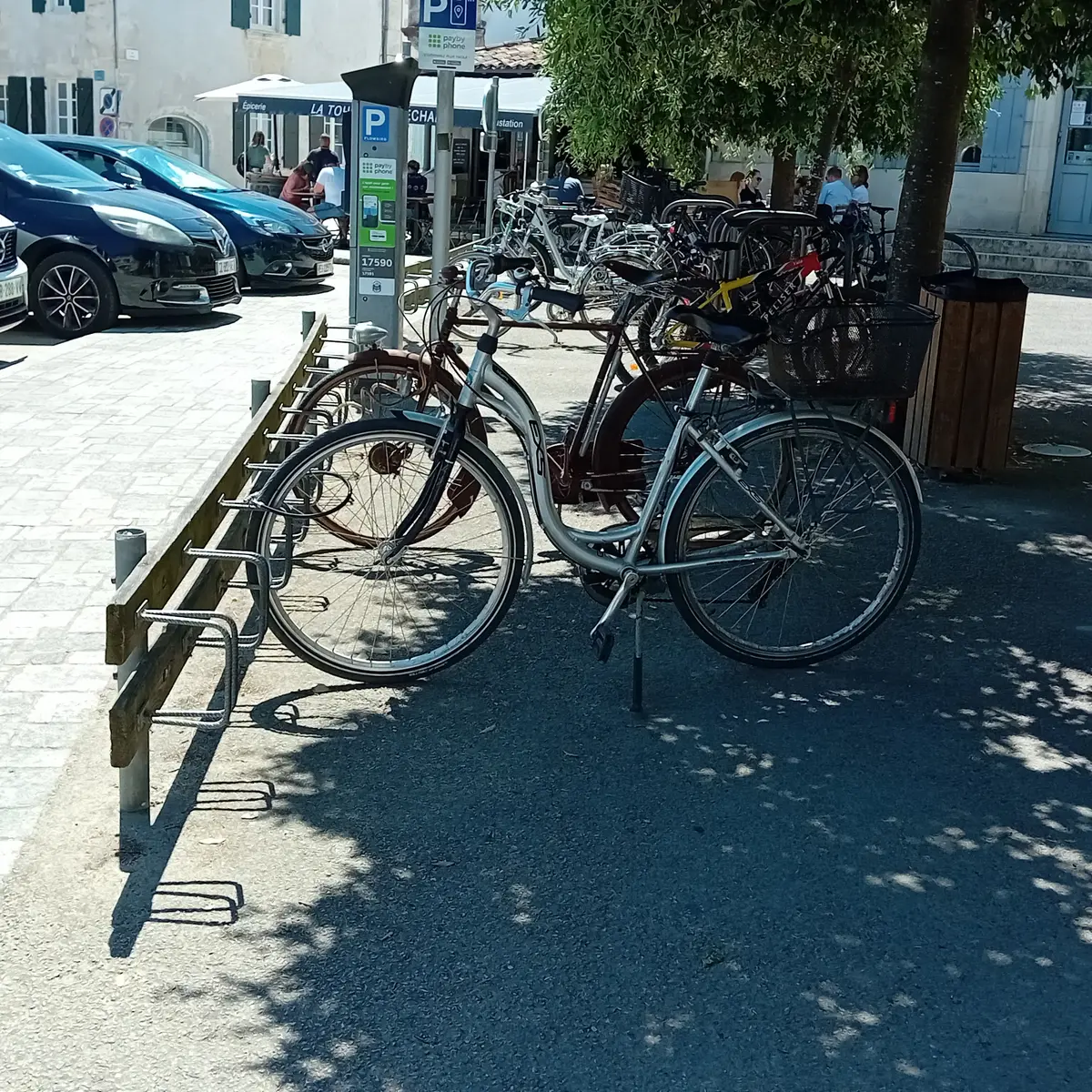 Parking vélos - Face à la presse Octopus