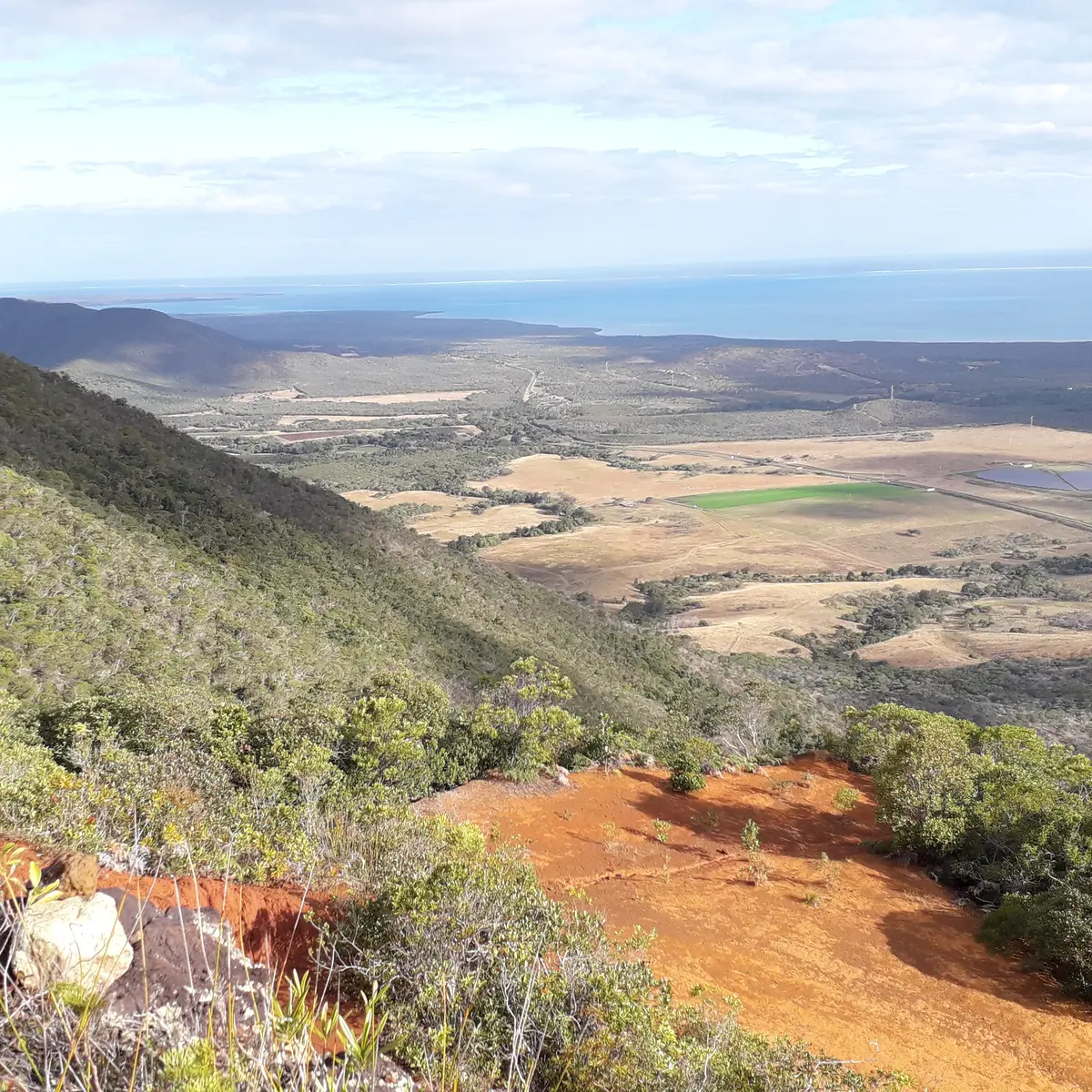 sentier de randonnée, plateau de tia, pouembout
