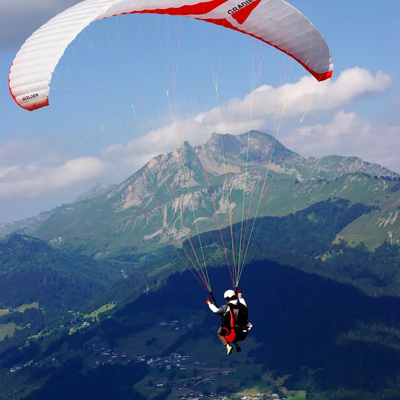 Vol parapente face au Roc d'Enfer