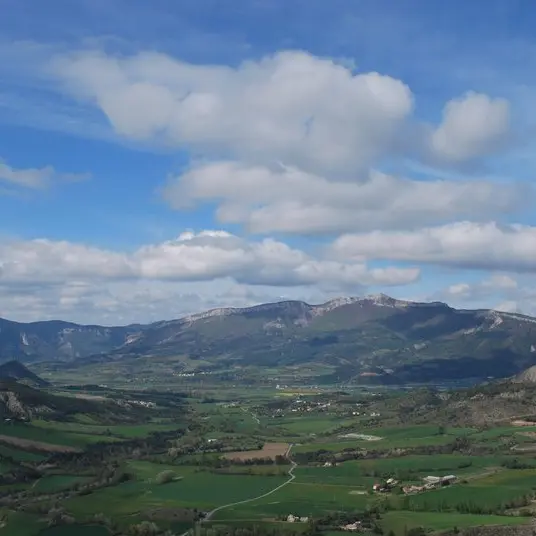 Vue sur la Bâtie-Montsaléon depuis le Pic de l'Aigle
