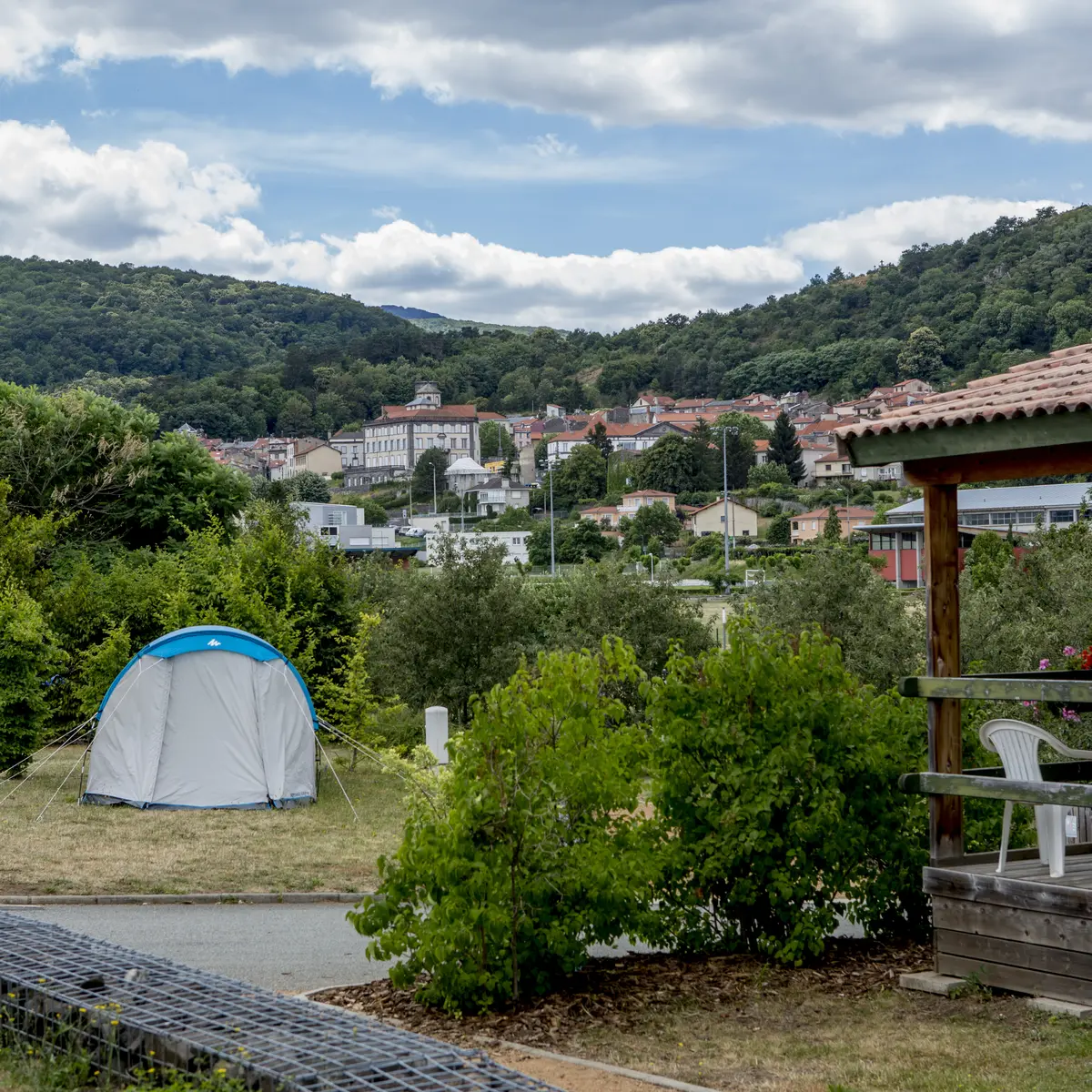 https://www.camping-volvic.com/5/locations-puy-de-dome