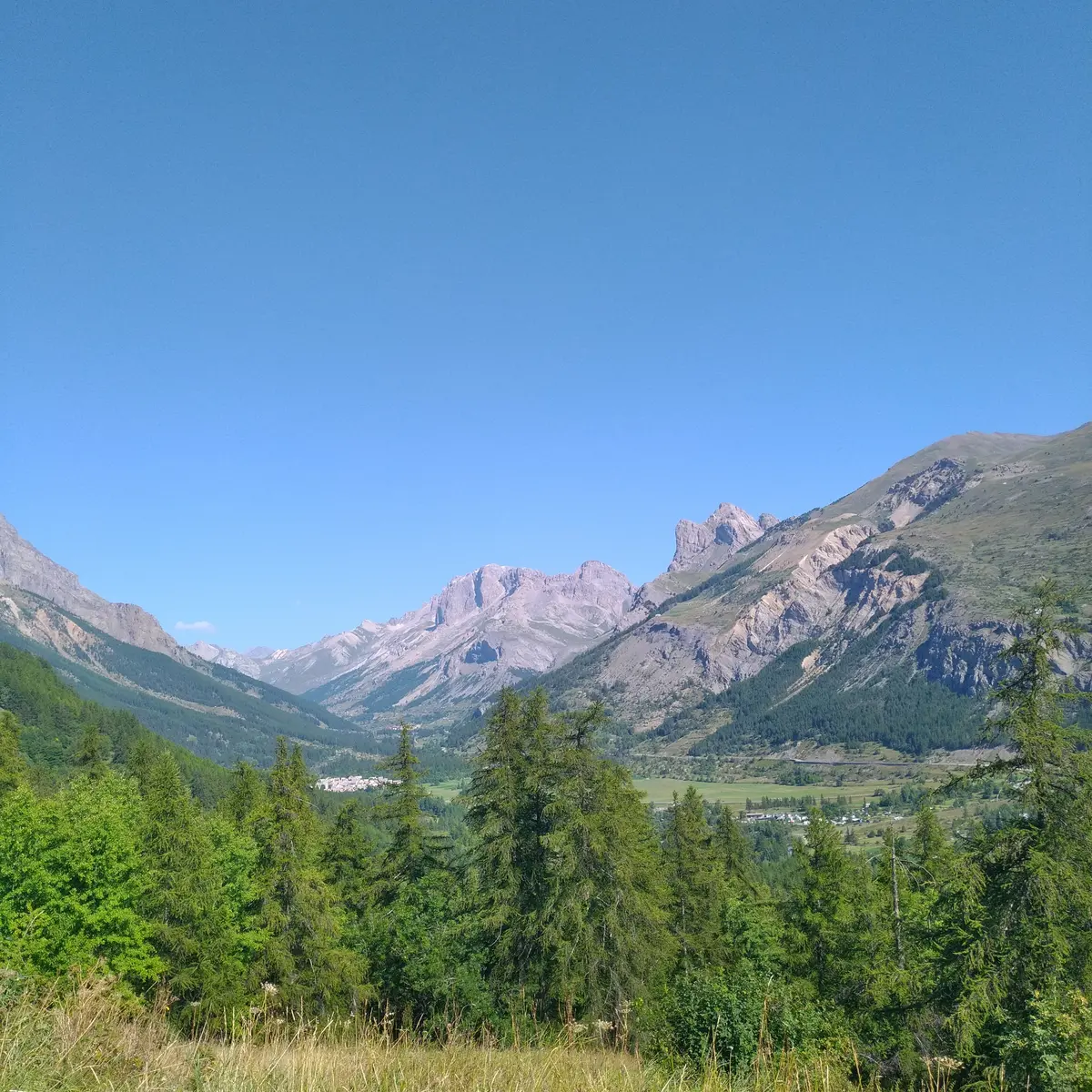 Le col du Lautaret vu depuis la vallée