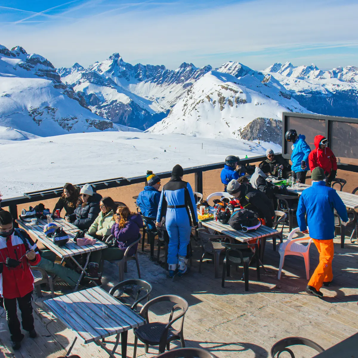 La deuxième terrasse située en contrebas de la terrasse principale