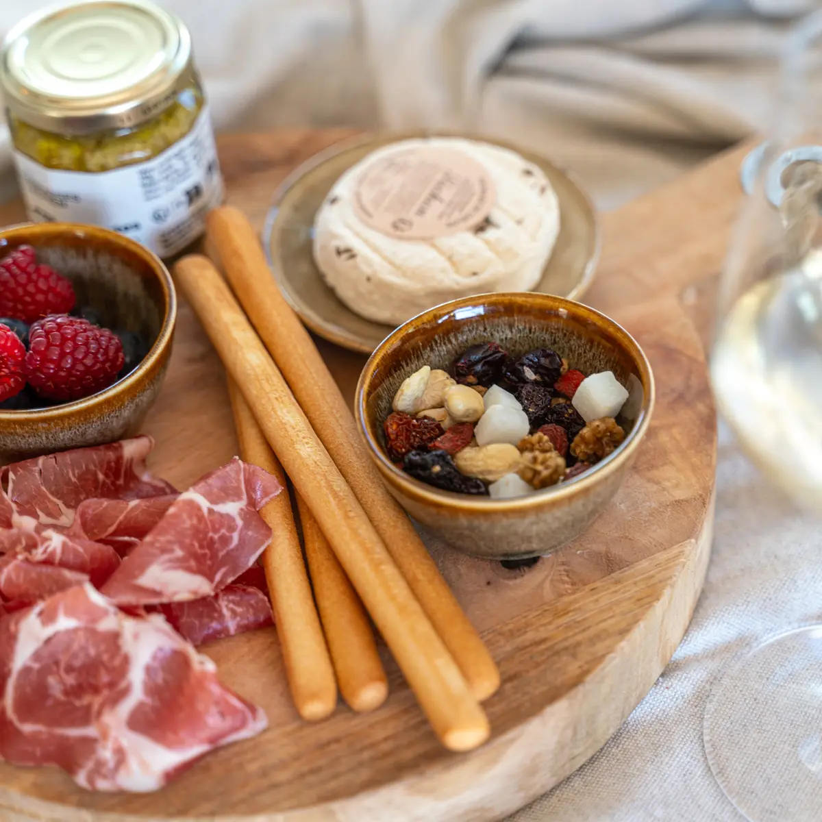 Introduction à l'Oenologie dégustation vins et planche gourmande aux Terrasses d'Adrien_Sannes