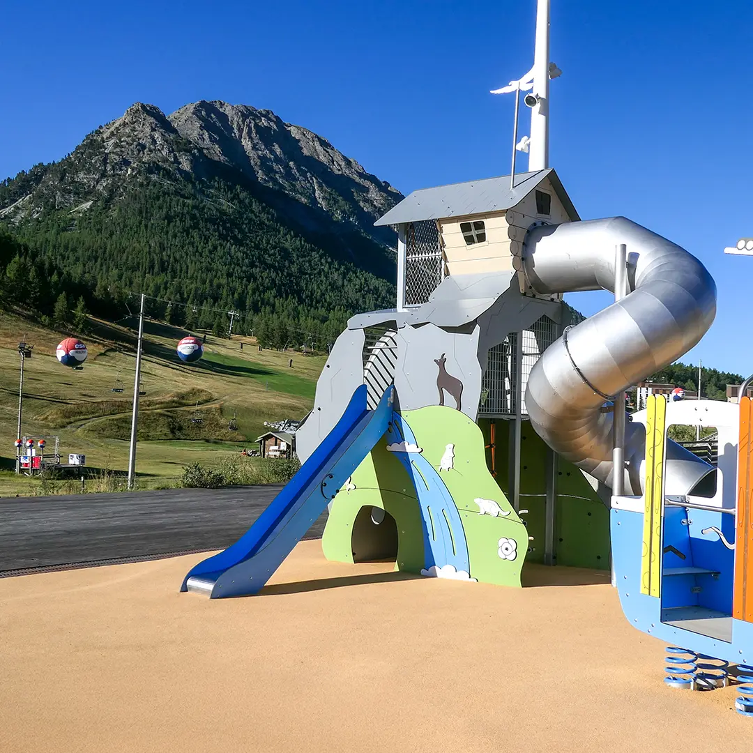 Aire de jeux - Place des Escartons