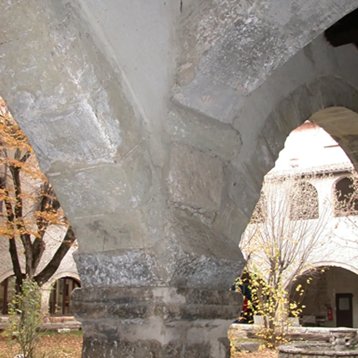 Pilier du cloître