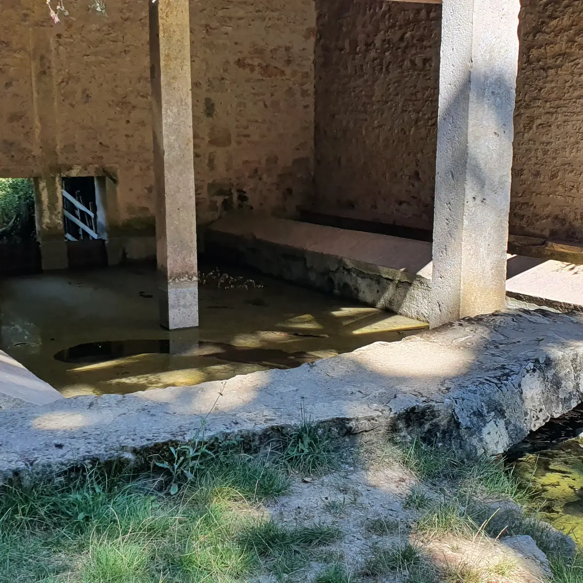 Jasseron, lavoir de la source du Jugnon