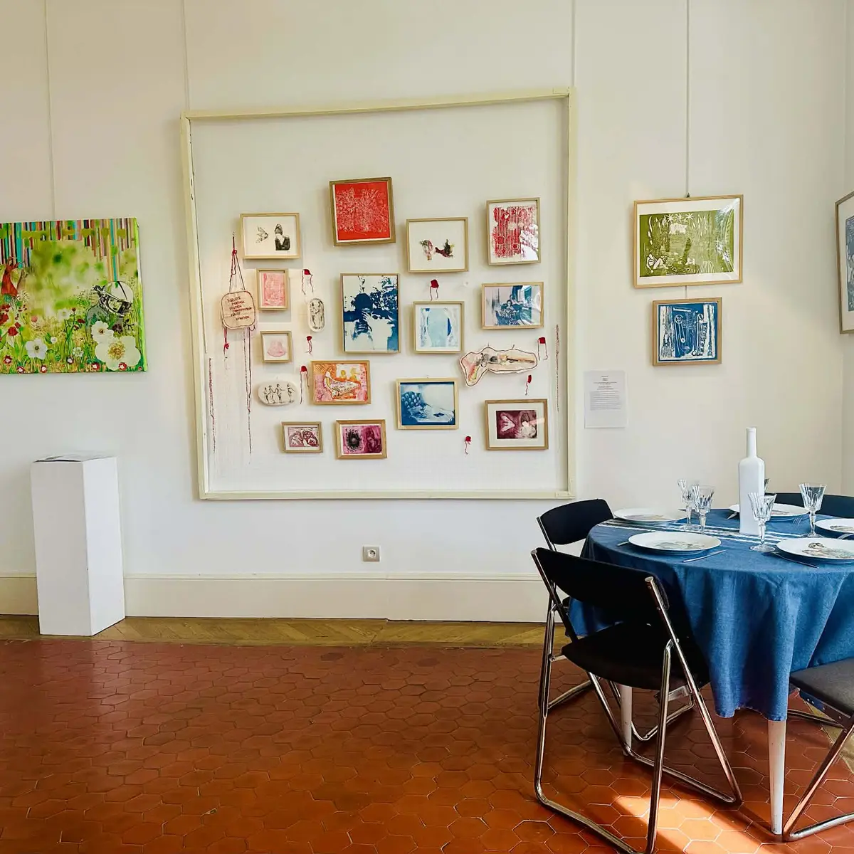 Exposition d'art contemporain féminin 49,6%_Sainte-Maxime