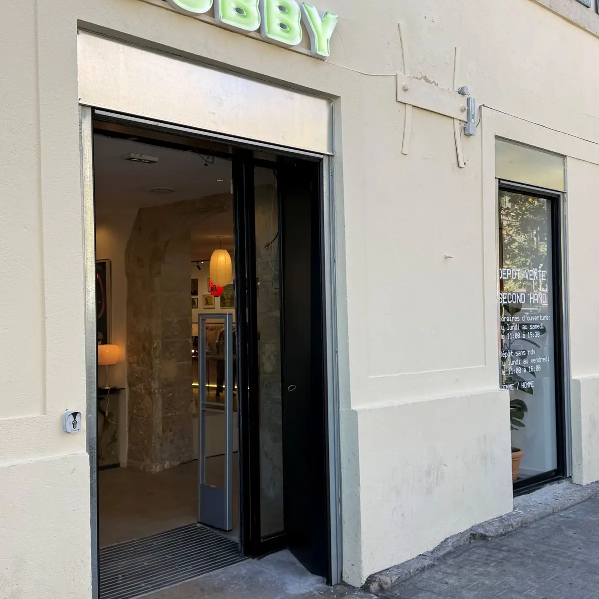 devanture et entrée du commerce