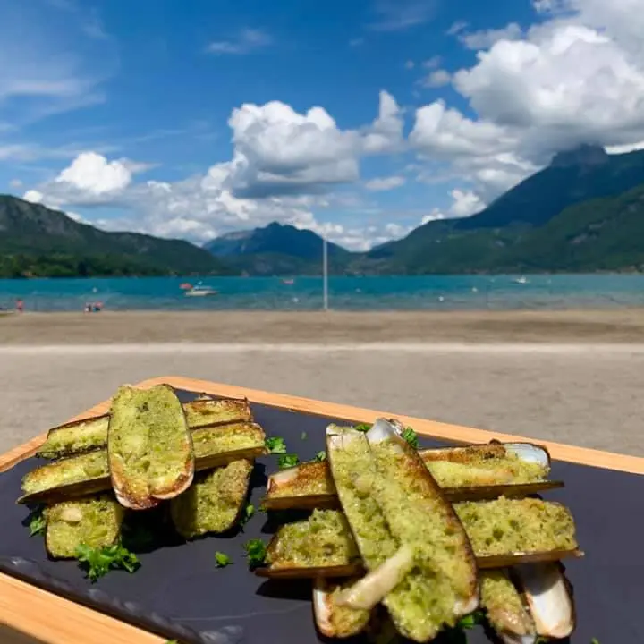 Restaurant sur la plage de Doussard lac Annecy