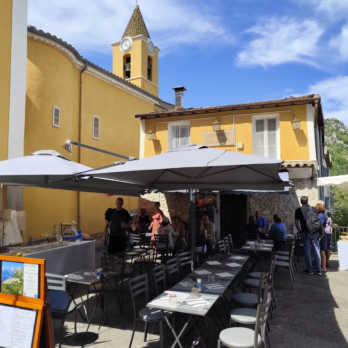 Le restaurant sur la place