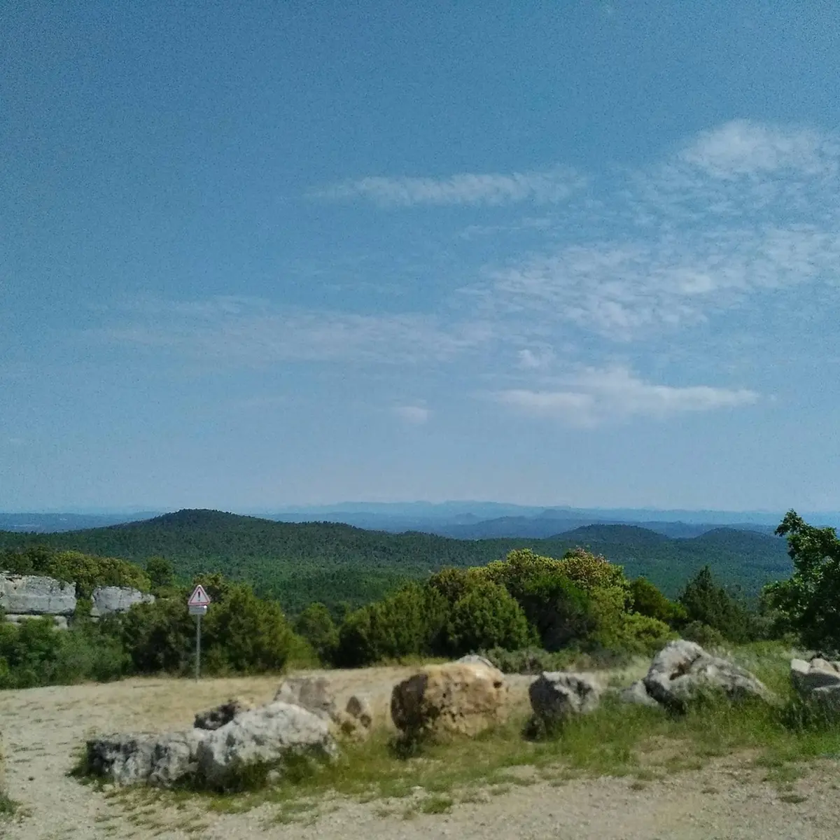 Point de vue panoramique sur la forêt domaniale de Mazaugues