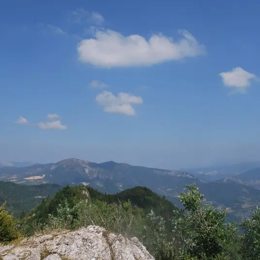 Vue depuis la crête de la Sarcéna en direction de la Drôme