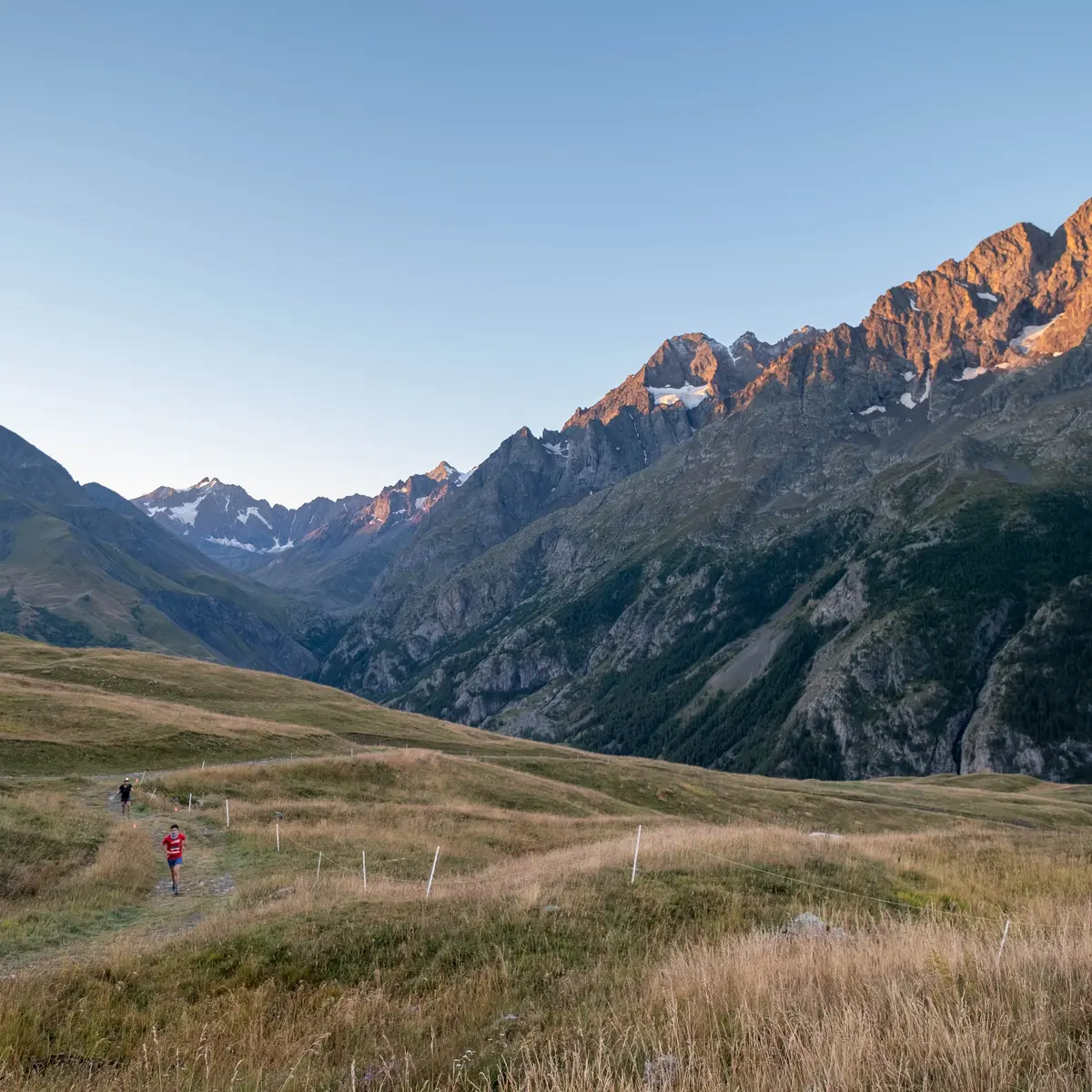 Depuis le lac du Pontet de bon matin avec vue sur les Agneaux.