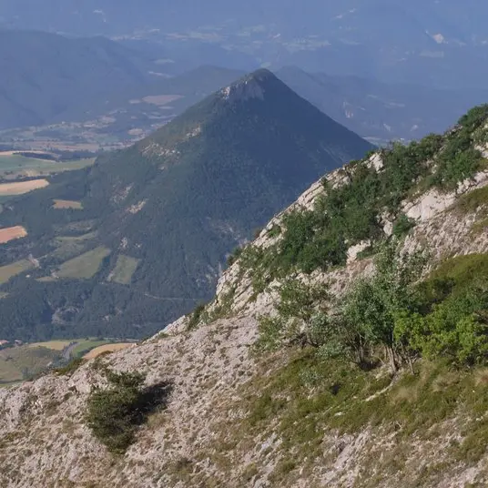 Vue sur la crête de Maraysse et le Rosanais