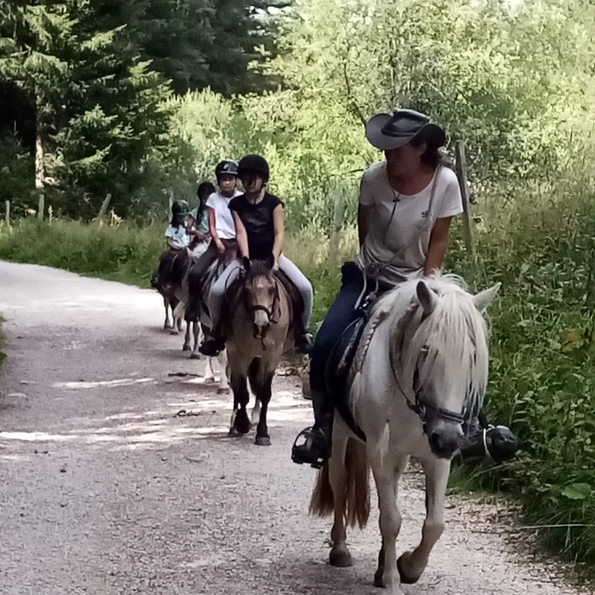 Balade à poney avec la Renardière
