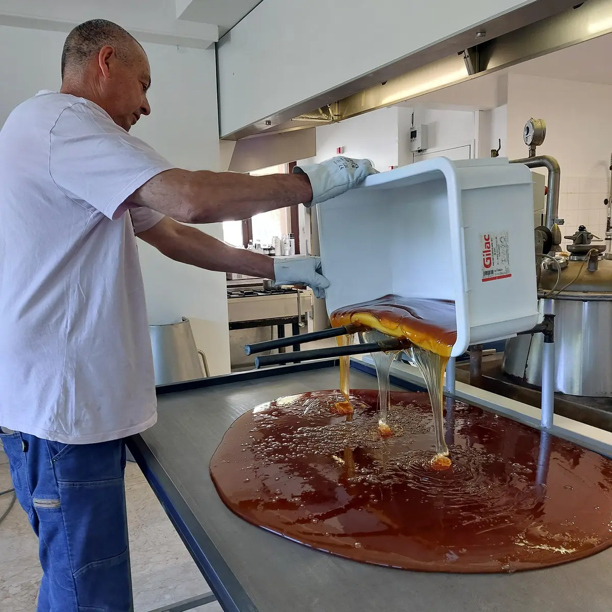 Visite de la confiserie et miellerie des ours_Saint-Jean-Saint-Nicolas