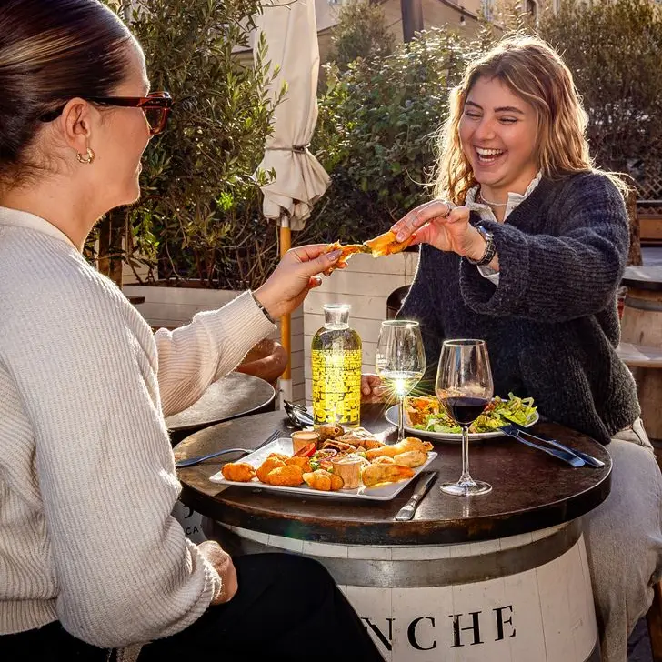 Dégustation aux Grandes Halles du Vieux Port