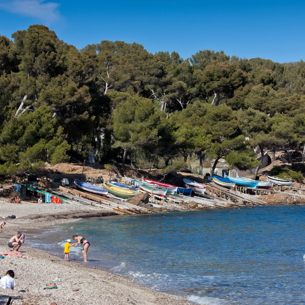plage familiale de galets