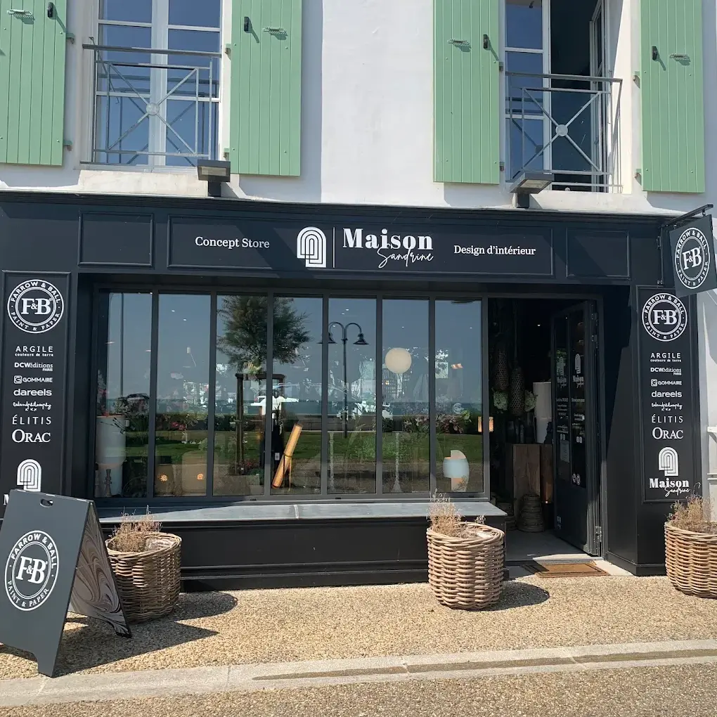 Entrée côté front de mer