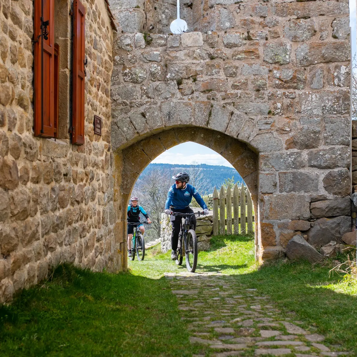 REVE BIKE - Matteo DUBILLOT - Location de VTT et VTTAE - Estivareilles 42380