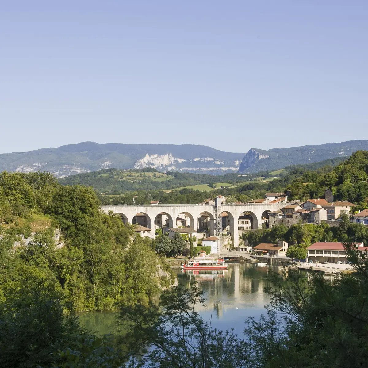 Vue sur l'Aqueduc depuis la balade du Mont Vanille avec le panorama sur le Vercors