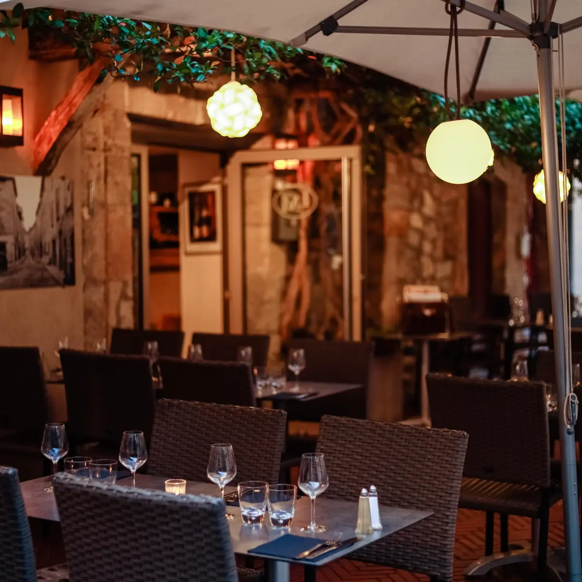 Terrasse en soirée, l'été