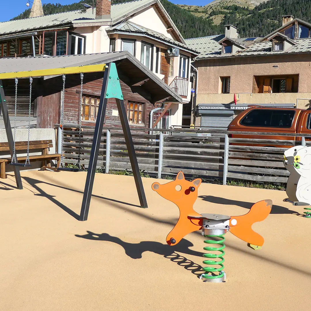 Aire de jeux - Place des Escartons