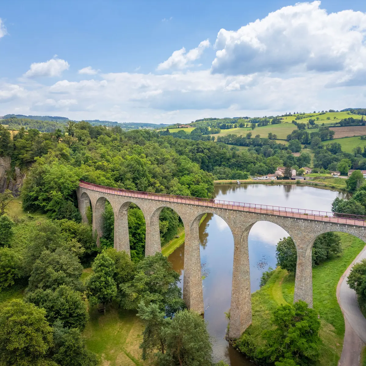Viaduc de la Roche à Saint-Symphorien-de-Lay