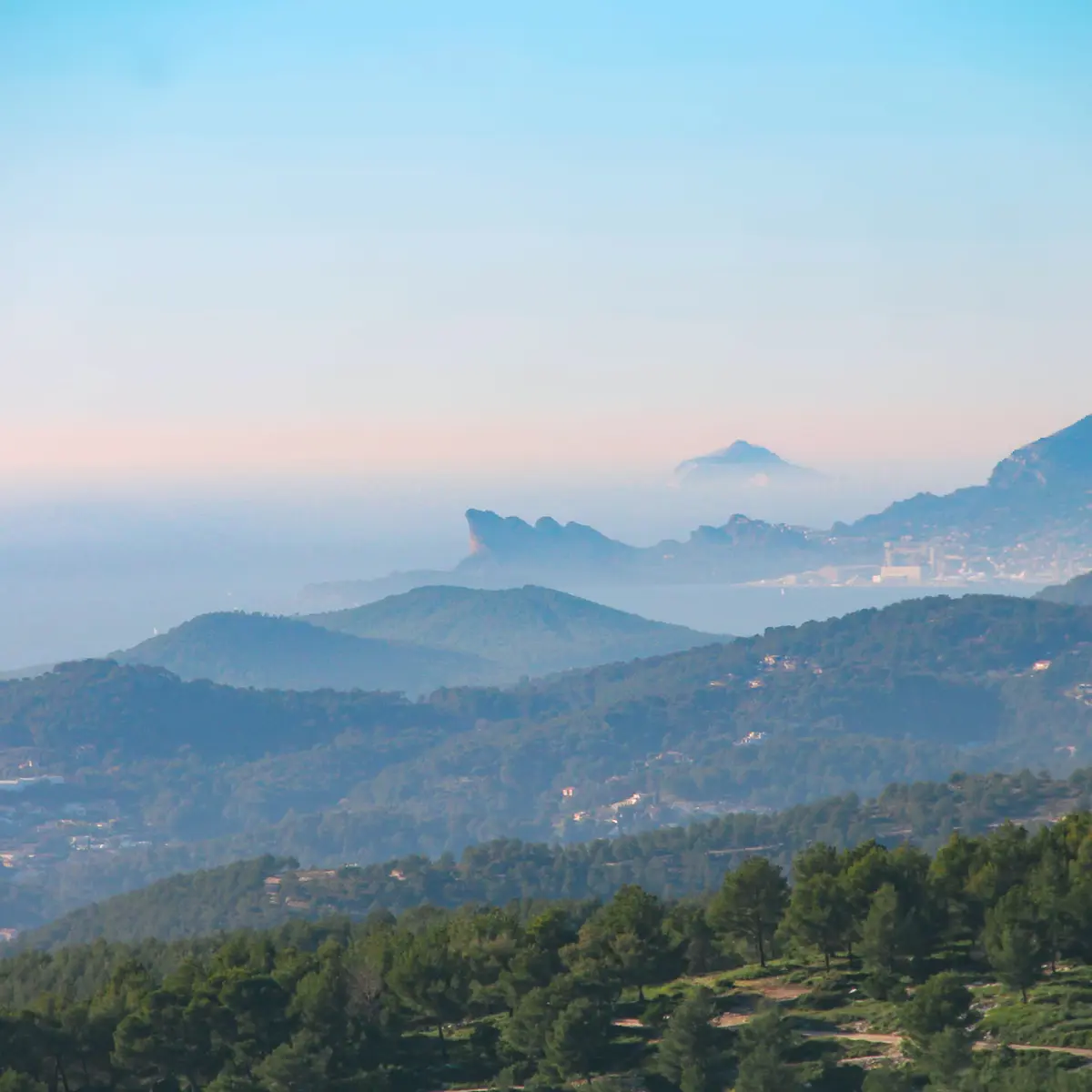 Randonnée sur le sentier du Belvédère dans le Massif du Gros Cerveau_Sanary-sur-Mer