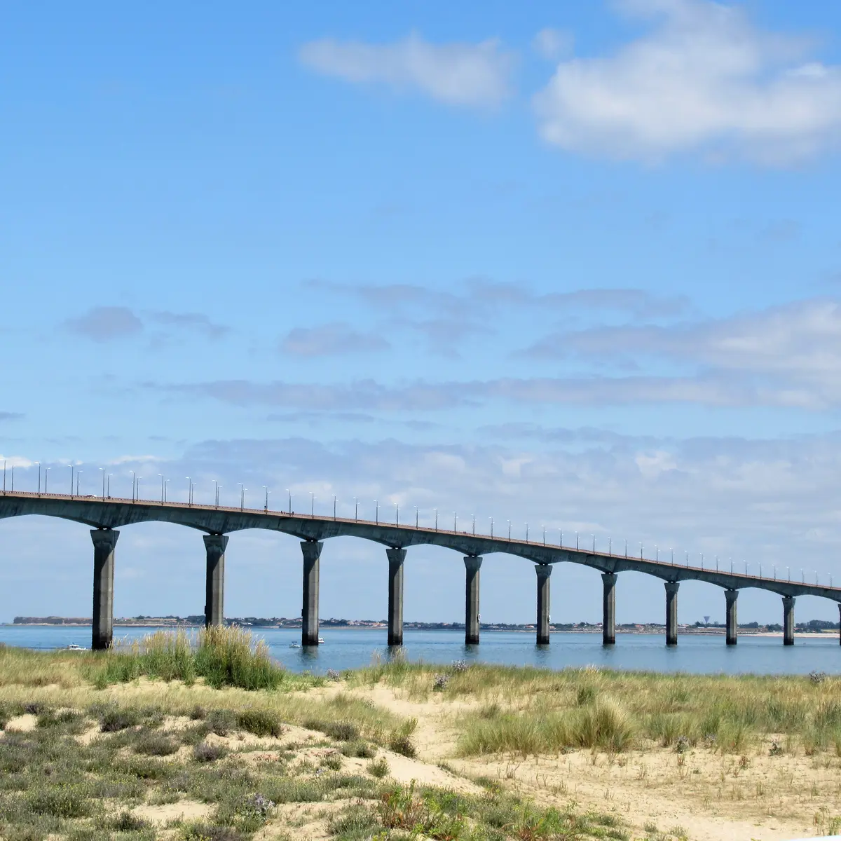Pont de l'île de Ré depuis la dune