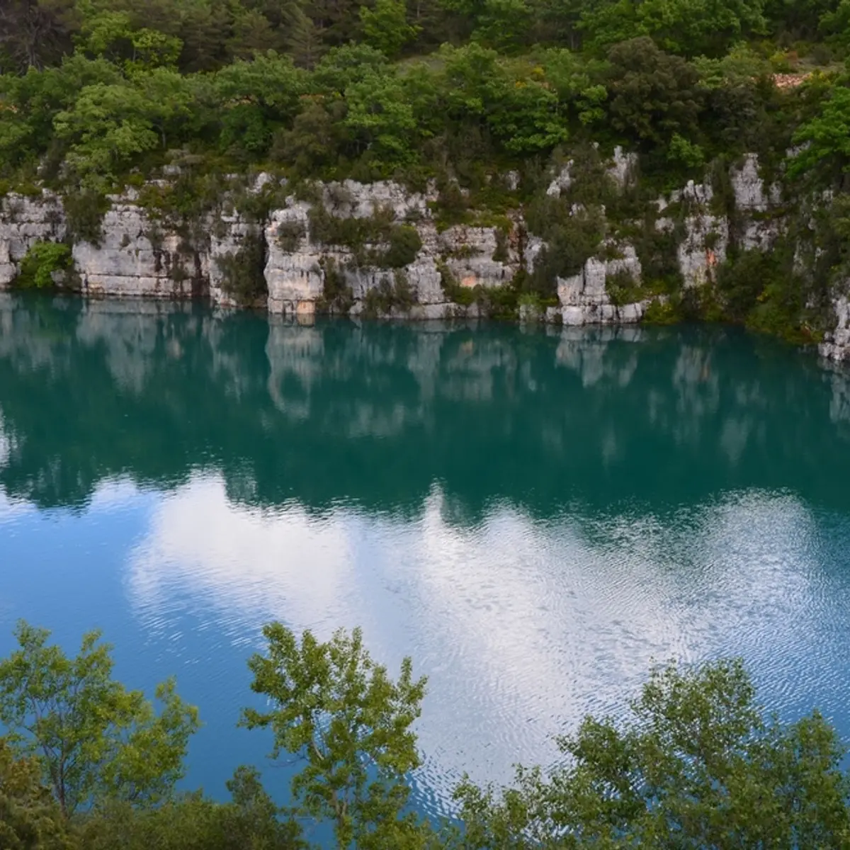 Reflet des nuages sur l'eau du Verdon