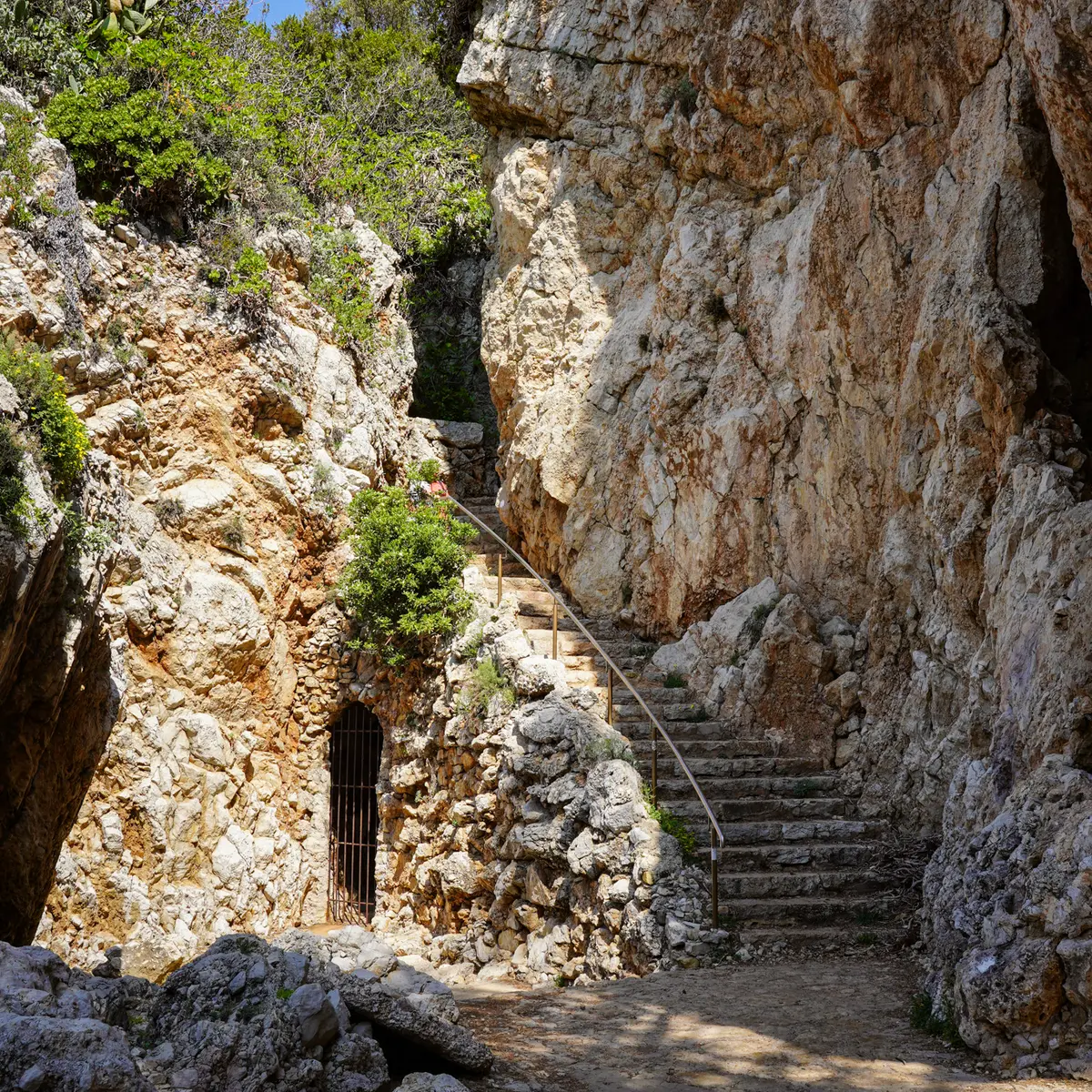 Sentier_Tirepoil_cap_d'Antibes©MI_Office_de_Tourisme_d'Antibes