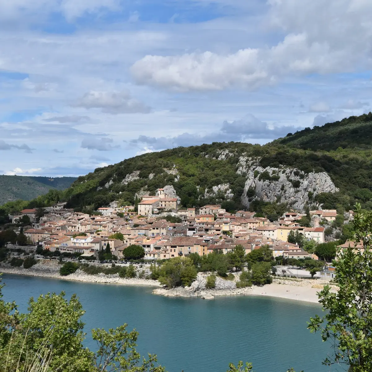 Village de Bauduen au bord du lac