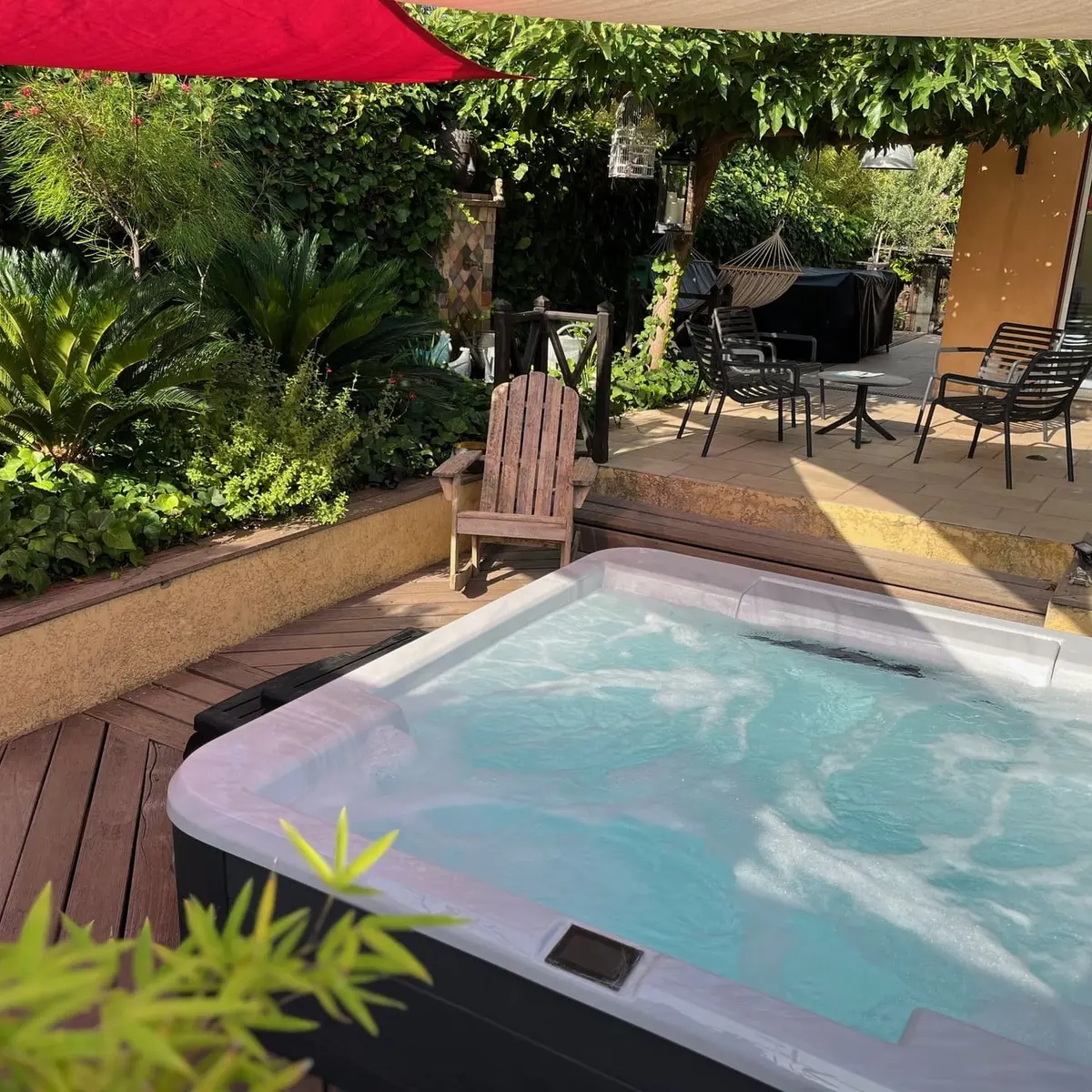 SPAS pour la détente dans un coin de la Propriété