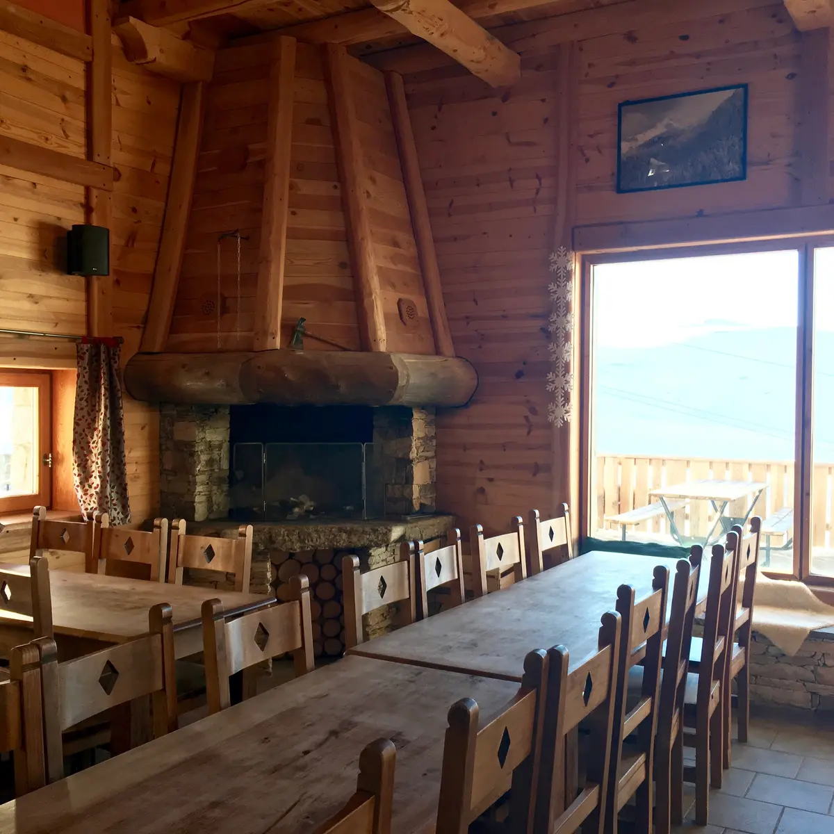 Salle principale au rez-de-chaussée - Restaurant La Cascade