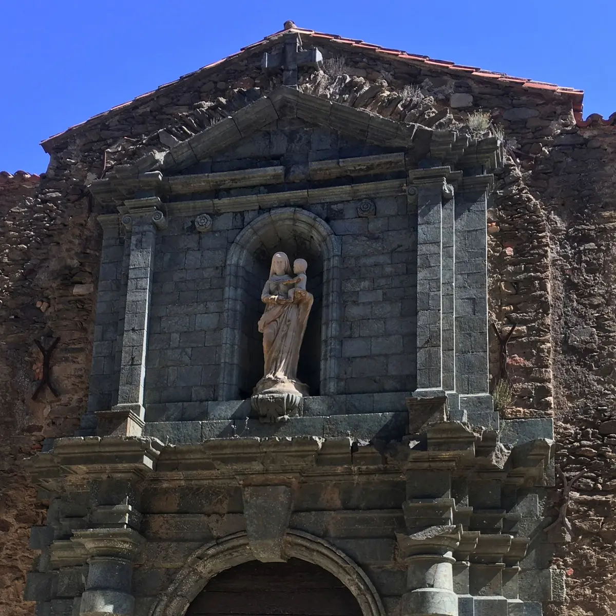 Partie supérieur de la porte de la Chartreuse